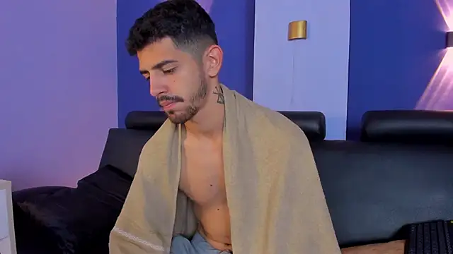 AlejandroStormm online show from October 2025 09:27:01 PM
