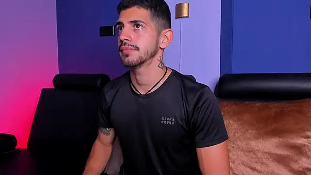 AlejandroStormm online show from December 2025 07:48:01 PM