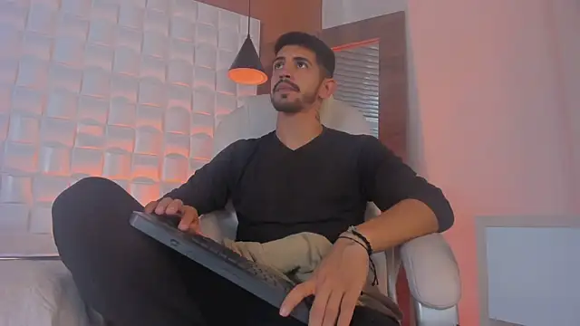 AlejandroStormm online show from October 2025 08:53:01 PM