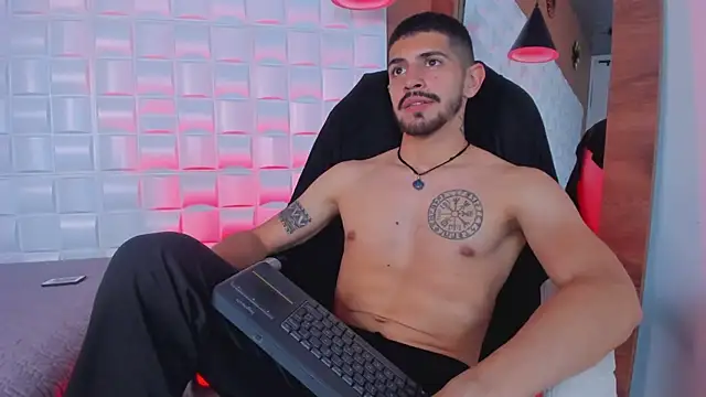 AlejandroStormm online show from October 2025 09:25:02 PM