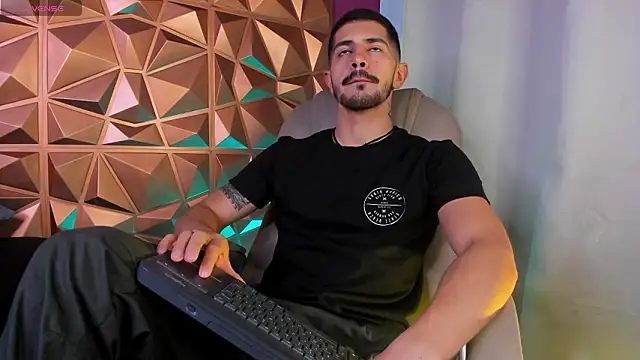 AlejandroStormm online show from February 2026 04:13:01 AM