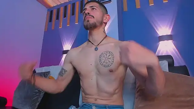 AlejandroStormm online show from October 2025 07:32:01 PM