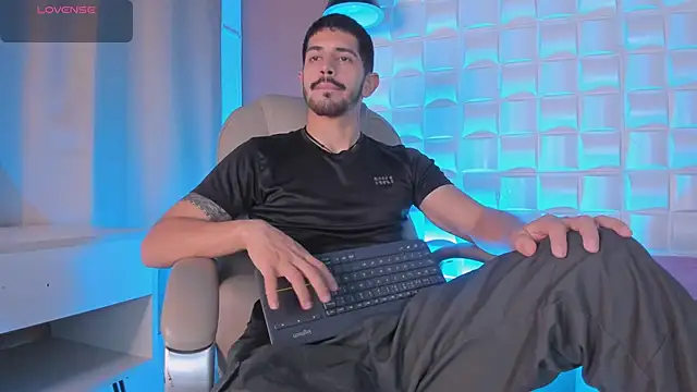 AlejandroStormm online show from March 2026 11:10:02 PM