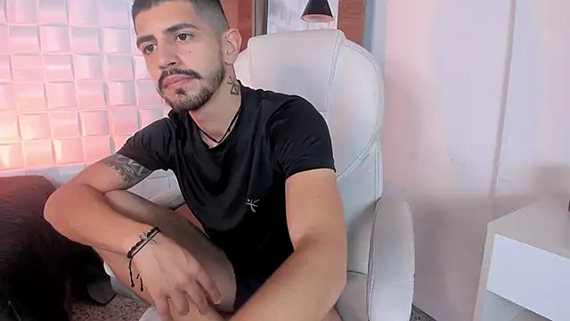 AlejandroStormm online show from October 2025 02:45:01 AM