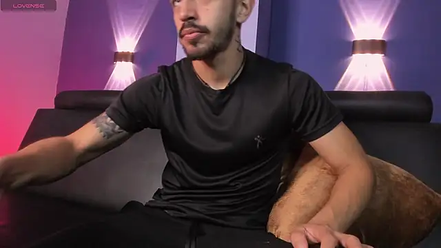 AlejandroStormm online show from February 2026 10:32:01 PM