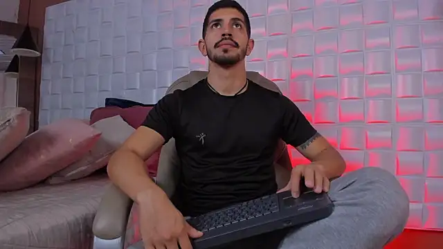 AlejandroStormm online show from February 2026 08:31:02 PM