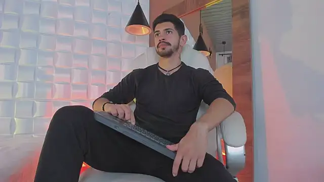 AlejandroStormm online show from October 2025 09:04:02 PM