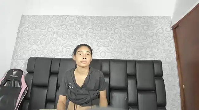 Snapshot of ElizaAndQuisha chatting on March 2025 03:51:01 PM ElizaAndQuisha online show from March 2025 03:51:01 PM