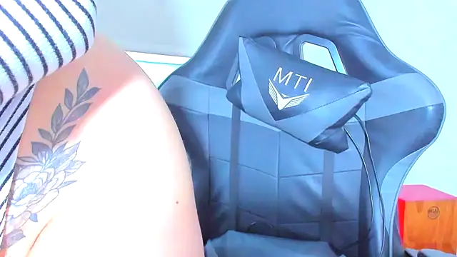 ValeeryRose  online show from April 2026 09:15:01 PM