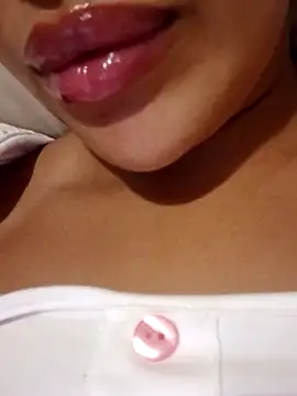 Snapshot of Sexlove1xo chatting on September 2025 12:05:01 AM Sexlove1xo online show from September 2025 12:05:01 AM