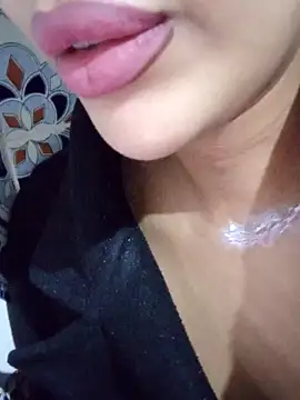 Sexlove1xo online show from November 2025 05:45:02 PM