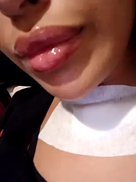 Snapshot of Sexlove1xo chatting on October 2025 12:21:02 AM Sexlove1xo online show from October 2025 12:21:02 AM