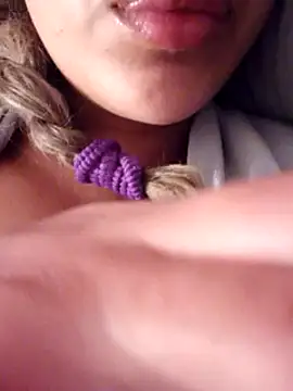 Snapshot of Sexlove1xo chatting on March 2025 12:04:02 AM Sexlove1xo online show from March 2025 12:04:02 AM