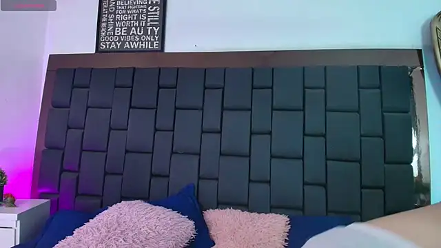 Lexi Howard  online show from November 2025 04:38:01 AM