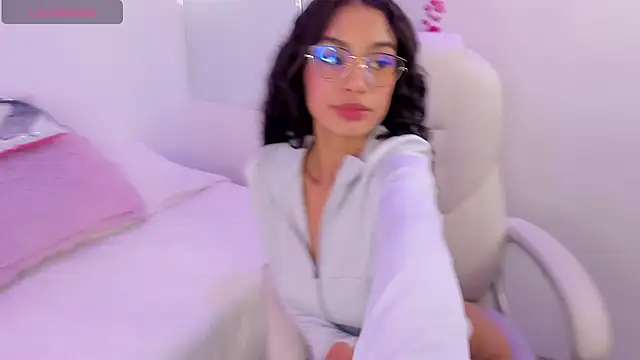 Anniie  Evans online show from March 2026 04:01:02 AM