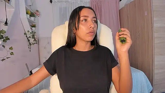 Snapshot of Emma_lorense22 chatting on October 2025 07:22:02 PM Emma lorense22 online show from October 2025 07:22:02 PM