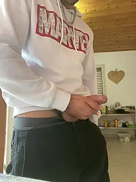 Snapshot of mikekmi21 chatting on February 2025 01:54:02 PM mikekmi21 online show from February 2025 01:54:02 PM