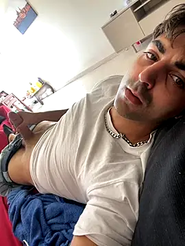 Snapshot of mikekmi21 chatting on November 2025 02:32:01 PM mikekmi21 online show from November 2025 02:32:01 PM