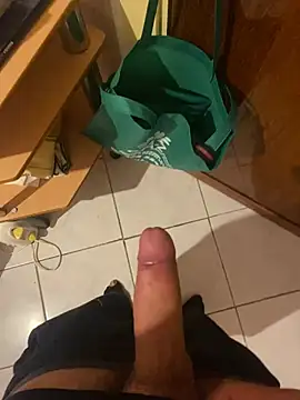 Snapshot of mikekmi21 chatting on February 2025 08:25:01 PM mikekmi21 online show from February 2025 08:25:01 PM