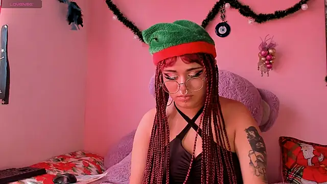 Maddy Jhonsson online show from December 2025 04:43:02 PM