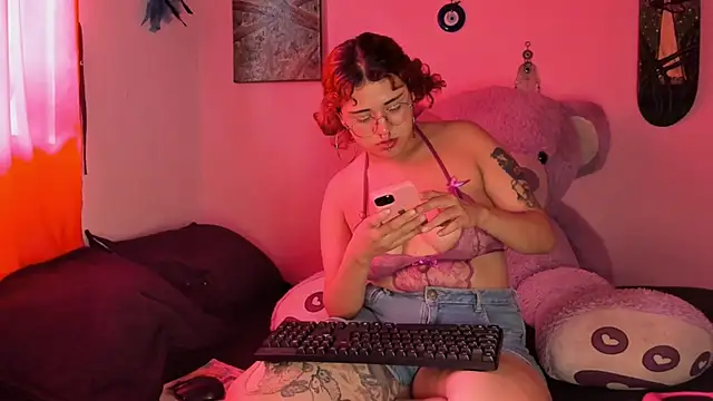 Maddy Jhonsson online show from February 2026 08:40:01 PM