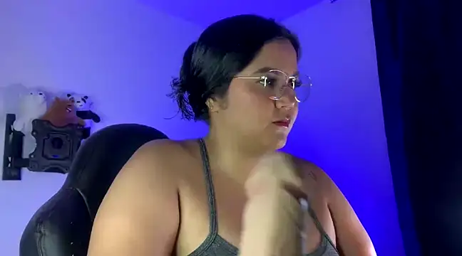Leah yuah  online show from February 2025 11:30:01 PM