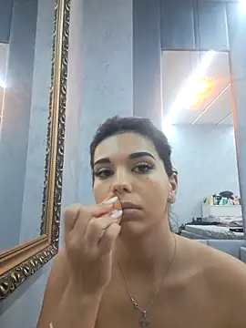 Snapshot of Bella_Posh chatting on November 2025 05:44:01 AM Bella Posh online show from November 2025 05:44:01 AM