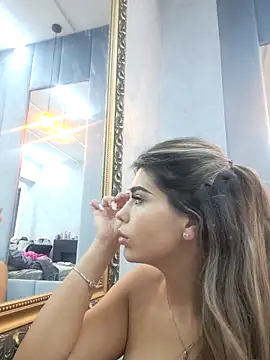 Snapshot of Bella_Posh chatting on October 2025 04:33:01 AM Bella Posh online show from October 2025 04:33:01 AM