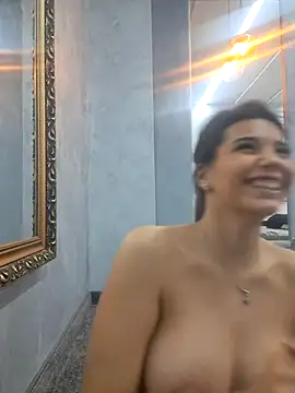 Snapshot of Bella_Posh chatting on November 2025 05:55:03 AM Bella Posh online show from November 2025 05:55:03 AM