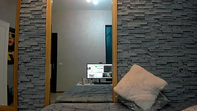 Bella Posh online show from March 2025 07:14:01 AM