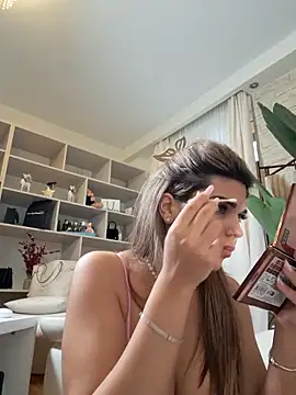 Bella Posh online show from December 2025 08:13:01 AM