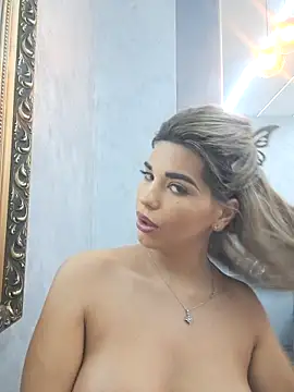 Snapshot of Bella_Posh chatting on December 2025 06:15:01 AM Bella Posh online show from December 2025 06:15:01 AM