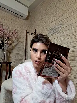 Bella Posh online show from February 2026 03:33:01 PM