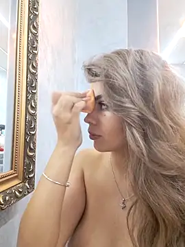 Snapshot of Bella_Posh chatting on November 2025 09:19:02 AM Bella Posh online show from November 2025 09:19:02 AM