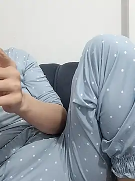 Snapshot of BUSE8821 chatting on December 2025 02:11:01 PM BUSE8821 online show from December 2025 02:11:01 PM