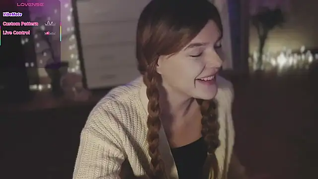 Snapshot of CherryRed_Girl chatting on September 2025 09:43:01 PM CherryRed Girl online show from September 2025 09:43:01 PM