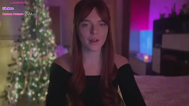 CherryRed Girl online show from December 2025 10:43:01 PM