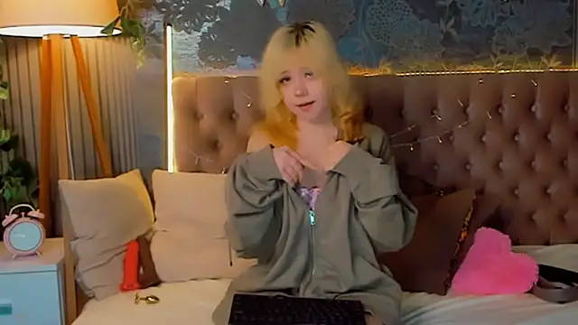 EmilyAngells online show from February 2026 07:30:01 AM