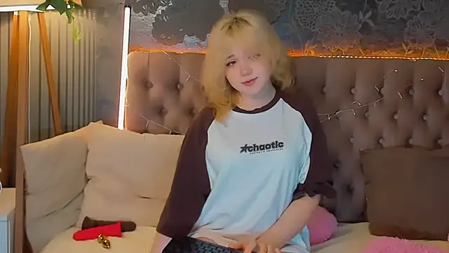 EmilyAngells online show from March 2026 07:01:01 AM