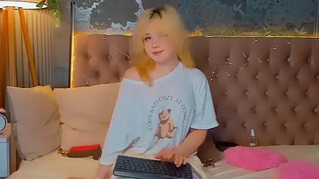 EmilyAngells online show from February 2026 06:57:02 AM