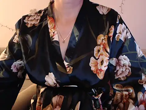 Snapshot of YourfantasyGiuly chatting on June 2026 04:19:01 AM YourfantasyGiuly online show from June 2026 04:19:01 AM