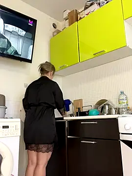 Snapshot of Lusi_Luxary chatting on December 2025 06:56:02 AM Lusi Luxary online show from December 2025 06:56:02 AM