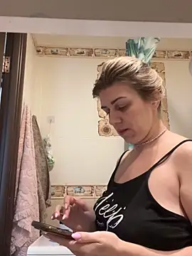 Snapshot of Lusi_Luxary chatting on October 2025 05:18:02 AM Lusi Luxary online show from October 2025 05:18:02 AM