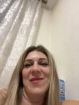 Lusi Luxary online show from October 2025 02:14:02 PM