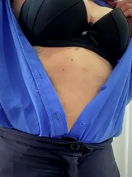 Snapshot of Megan-01- chatting on November 2025 01:38:01 PM Megan-01- online show from November 2025 01:38:01 PM