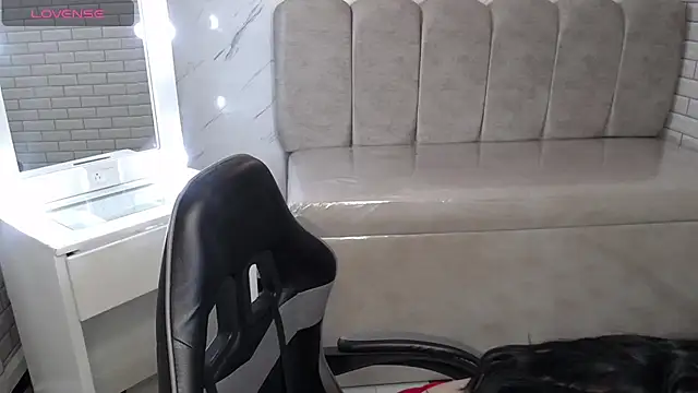 Isabella Collen v online show from March 2026 01:07:01 PM