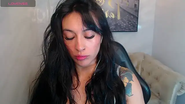 Isabella Collen v online show from June 2026 01:11:02 PM