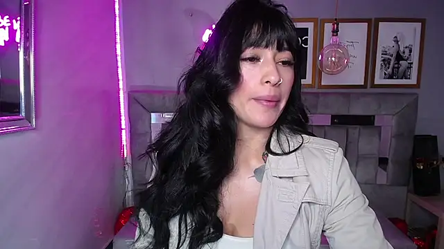 Isabella Collen v online show from March 2025 12:38:02 PM