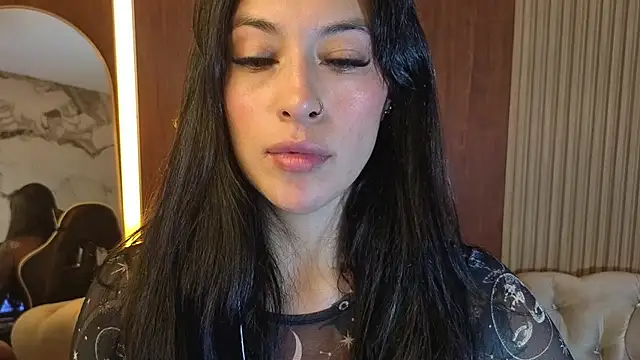 Isabella Collen v online show from July 2026 01:10:02 PM