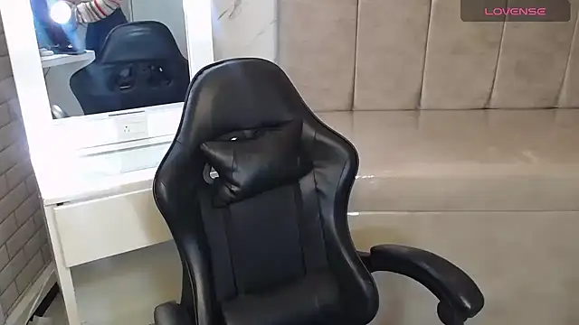 Isabella Collen v online show from March 2026 01:06:02 PM